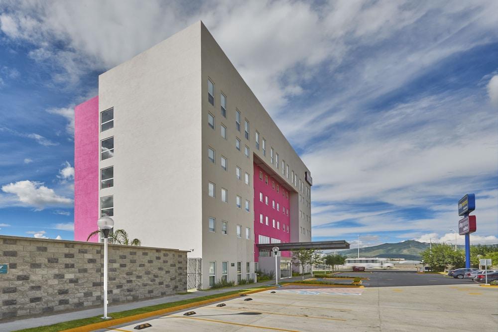 City Express Suites By Marriott Silao Aeropuerto Exterior foto